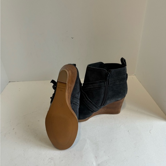 Diba Wrap Around Distressed Suede Leather Wedge Booties Size 8.5 - Picture 6 of 9